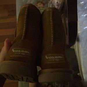 Tan Koolaburra Uggs toddler size 6